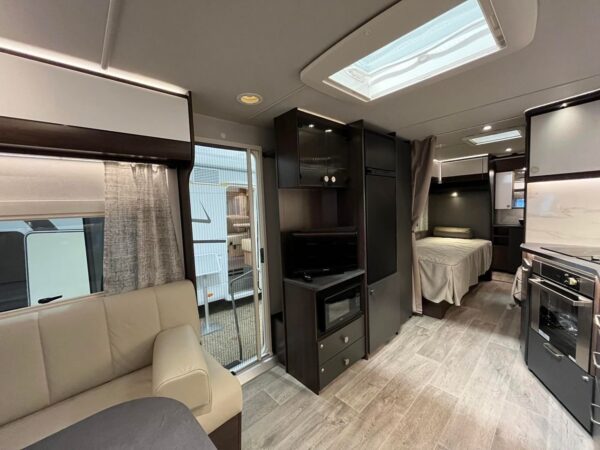 Caravane Polar 680 BSA BLACKLINE – Image 25