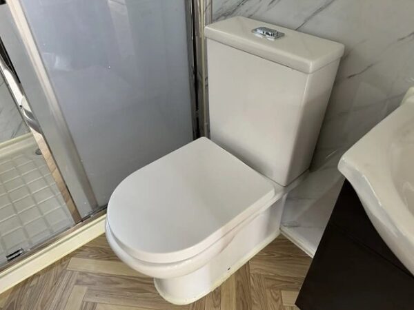 Conteneur Mobile - Tiny House avec Deux Chambres et Cuisine – Image 4