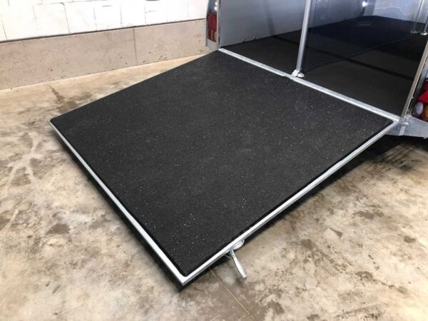 Remorque Van Chevaux Böckmann Portax silver + black avec sellerie – Image 17