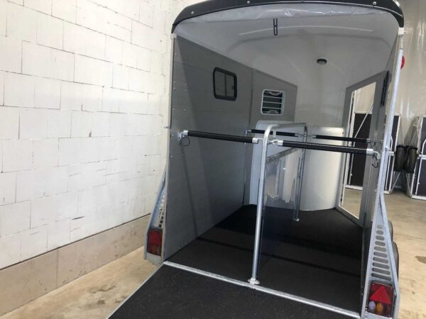 Remorque Van Chevaux Böckmann Portax silver + black avec sellerie – Image 23