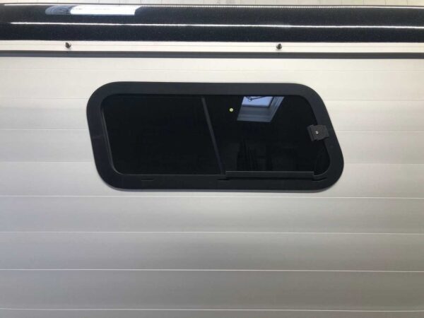Remorque Van Chevaux Böckmann Portax silver + black avec sellerie – Image 15