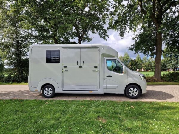 Camion 2 Chevaux Renault Master 165 Ch – Image 2