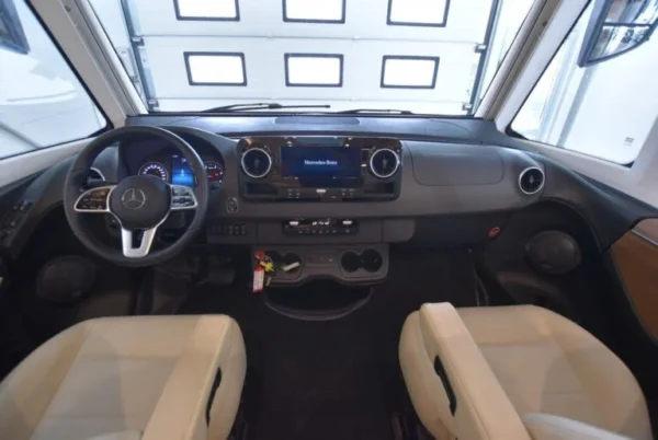 Camping Car Hymer MasterLine 890 – Image 11