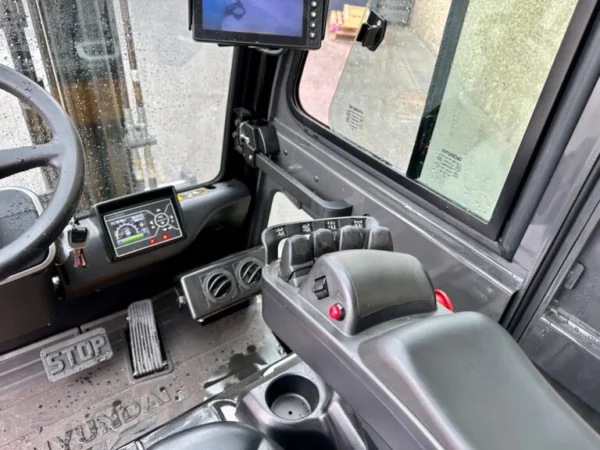 Chariot Hyundai 35B-9U - 2023 – Image 3
