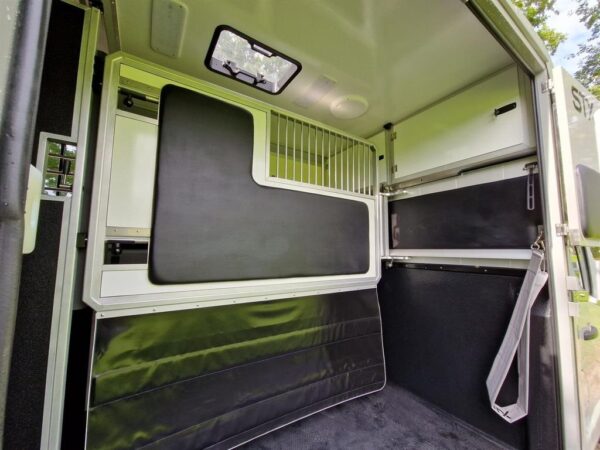 Camion 2 Chevaux Renault Master 165 Ch – Image 6