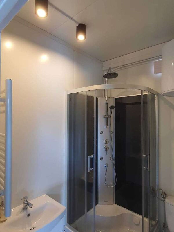 Conteneur d’habitation 3,00 x 8,00m entièrement prêt à emménager – Image 7