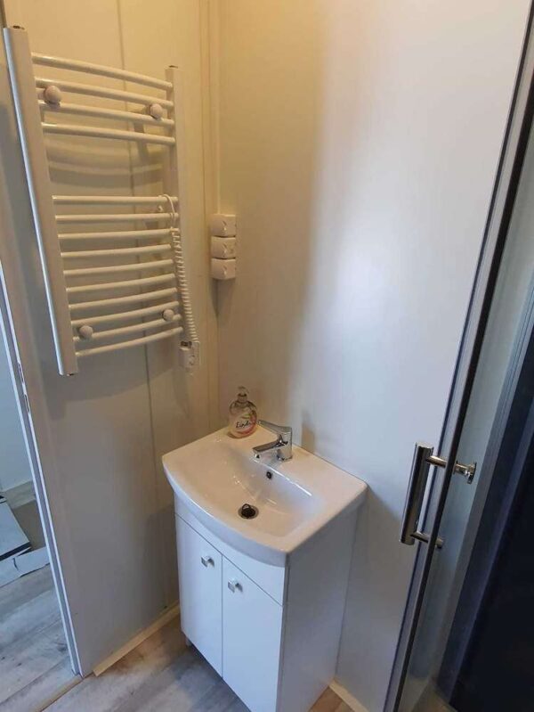 Conteneur d’habitation 3,00 x 8,00m entièrement prêt à emménager – Image 8