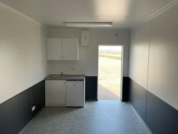 CONTENEUR 20 PIEDS UNITÉ D'HÉBERGEMENT 6 X 3 AVEC CUISINE – Image 4