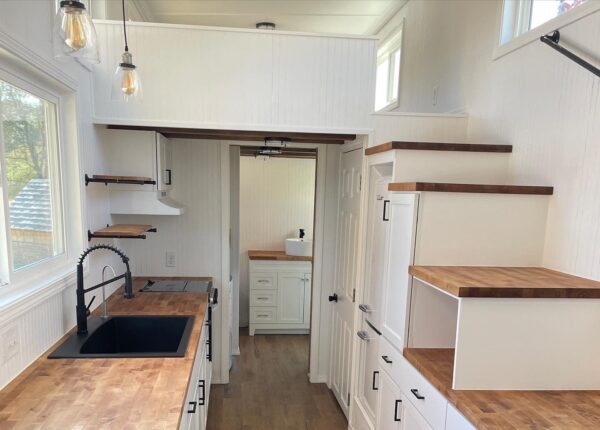 Tiny House lumineuse 35m² et aérée sur roues avec 2 chambres - 1 salle de bain – Image 9